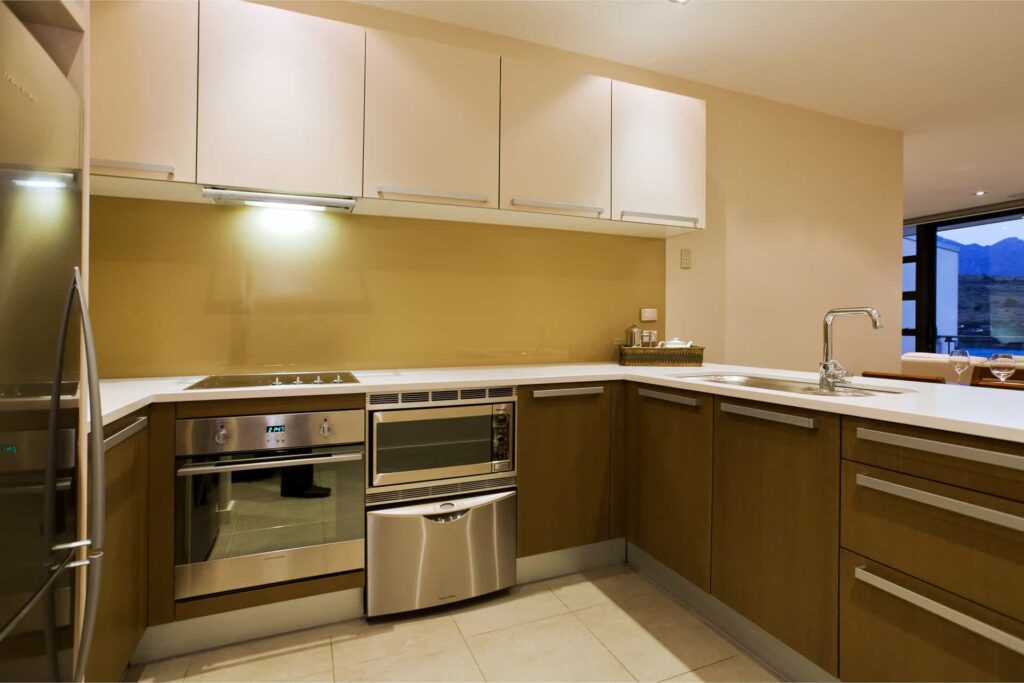Executive Lake View One Bedroom Apartment full kitchen